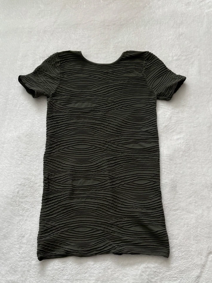 Tees by Tina Women's Causal Seamless Textured One Size Safari Wave Textured Top - Image 2 of 4