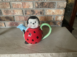 Burton & Burton whimsical ladybug ceramic teapot with lid 10x5'' red-white-green