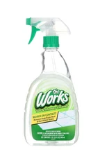The Works Tub & Shower Cleaner for Soap Scum, Rust & Hard Water Stains, 32oz