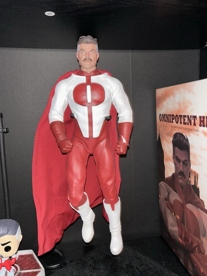 Figura de acción Invincible Series Omni-Man Deluxe multicolor, héroe omnipotente. Foto 2 de 4