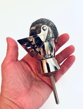 Vintage Ritter Helm Schnaps Wein Ausgie&szlig;er Metall beweglich