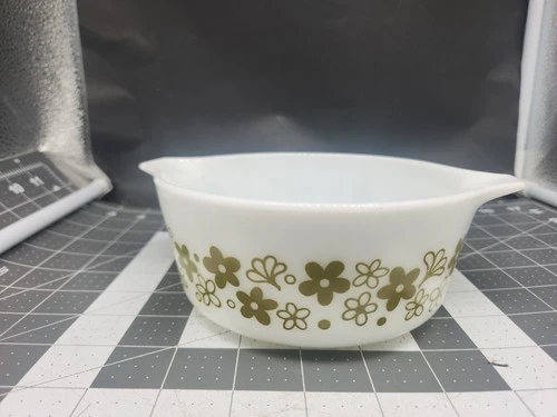 PYREX 1 1/2 Pt White/Green Crazy Daisy Casserole 472 Spring Blossom No Lid Vtg.