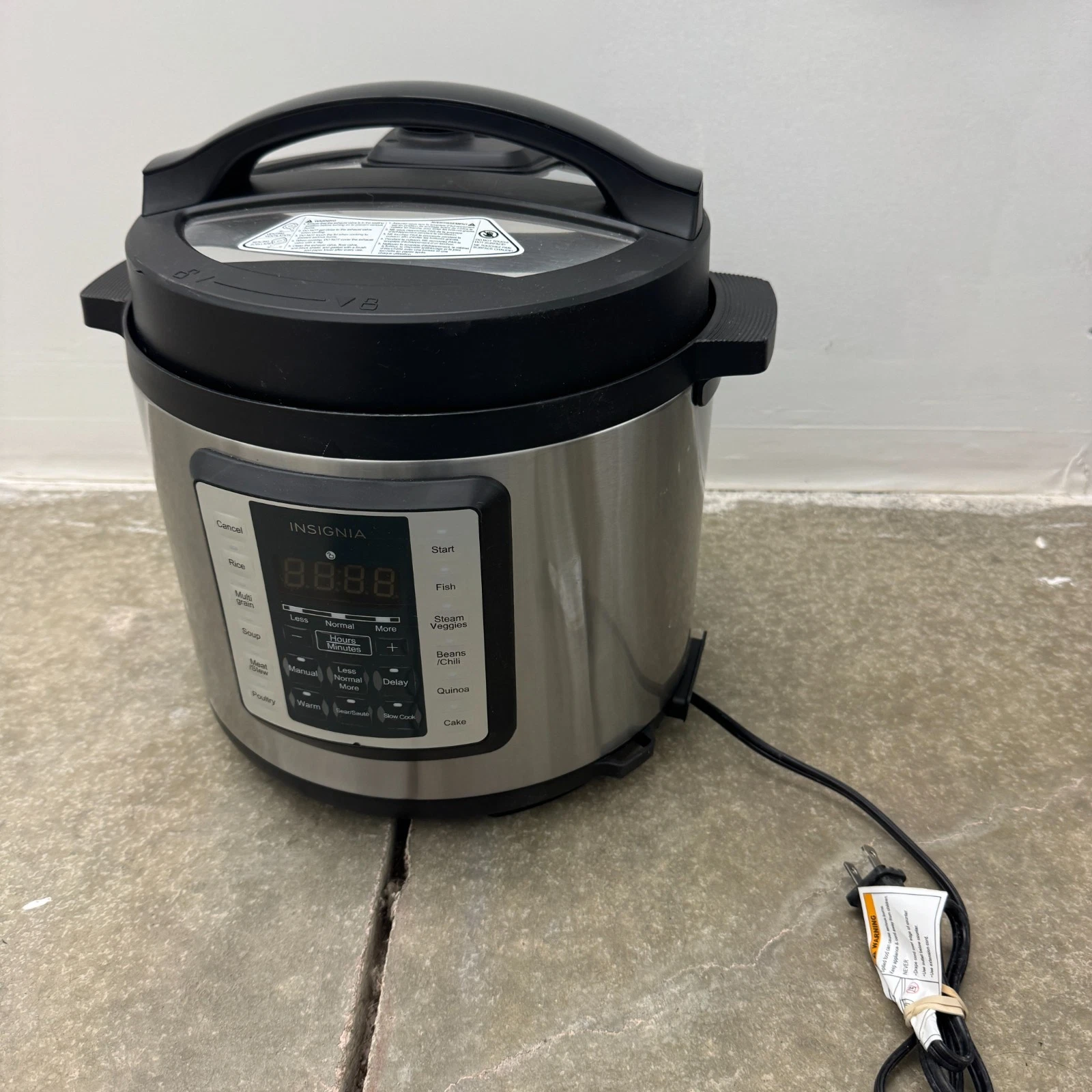 Insignia 6 Qt Multi-Function Pressure Cooker - Black/Silver - NS-MC60SS9
Opens in a new window or ta