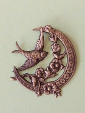 ancien inisgne métal à coudre - HIRONDELLE - militaire ? WWII ?