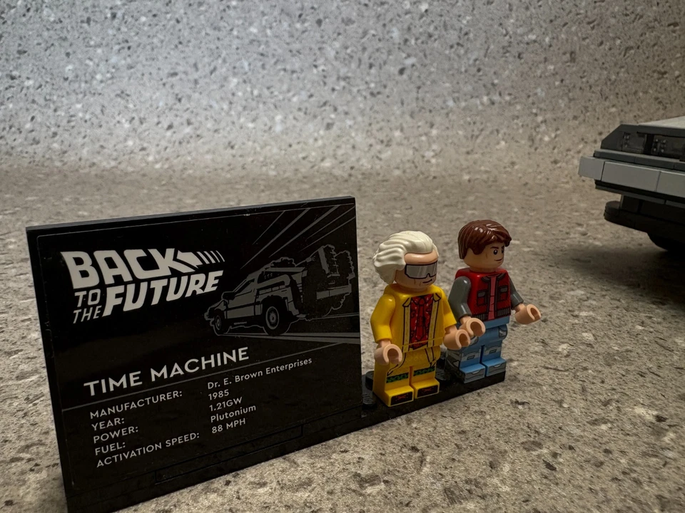 LEGO Icons 10300 Back to the Future Time Machine, Foto 2 von 5