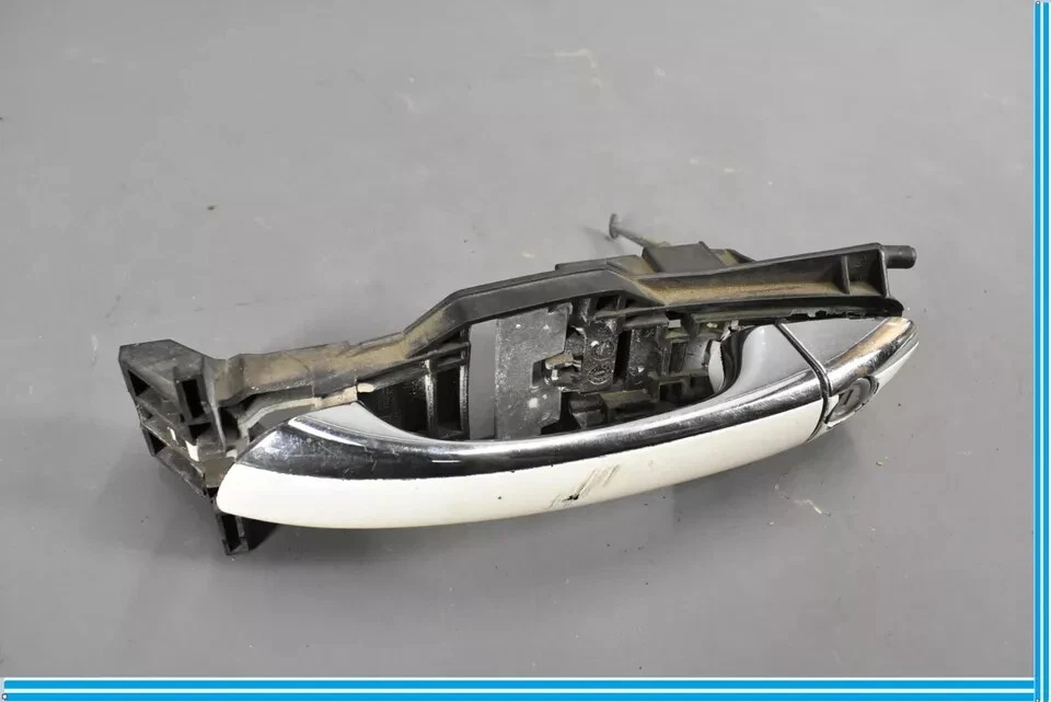 06-11 Manija de puerta exterior delantera izquierda blanca OEM Mercedes W219 CLS500 CLS550 Foto 2 de 4