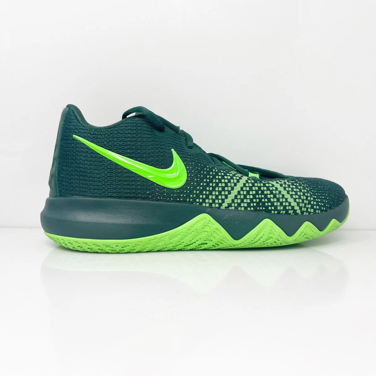 Nike boy's kyrie flytrap basketball cheap shoe