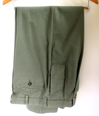 NEW? - L.L. Bean Men's Wrinkle-Free Chinos Pants Natural Fit Olive Green Size 32