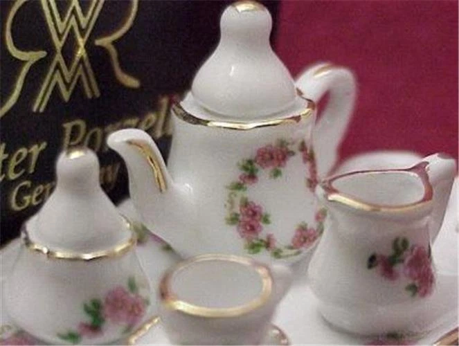 Tea Set for 1 Lisa Pattern 625/8 Reutter Porcelain DOLLHOUSE Miniature - Image 2 of 4