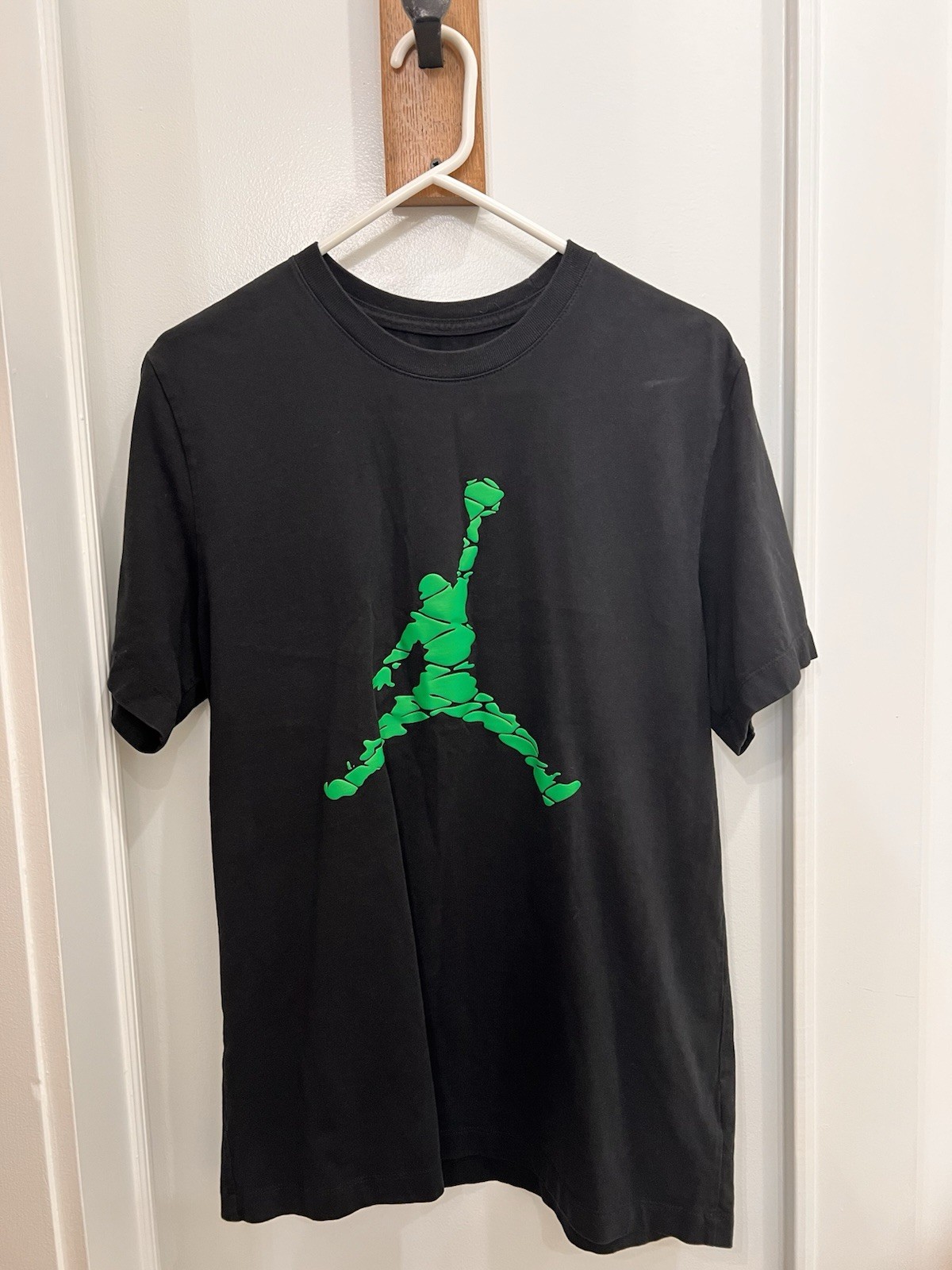 Nike Air Jordan Jumpman Logo Tee Mens T-Shirt Black Green  Size M Sportswear Top