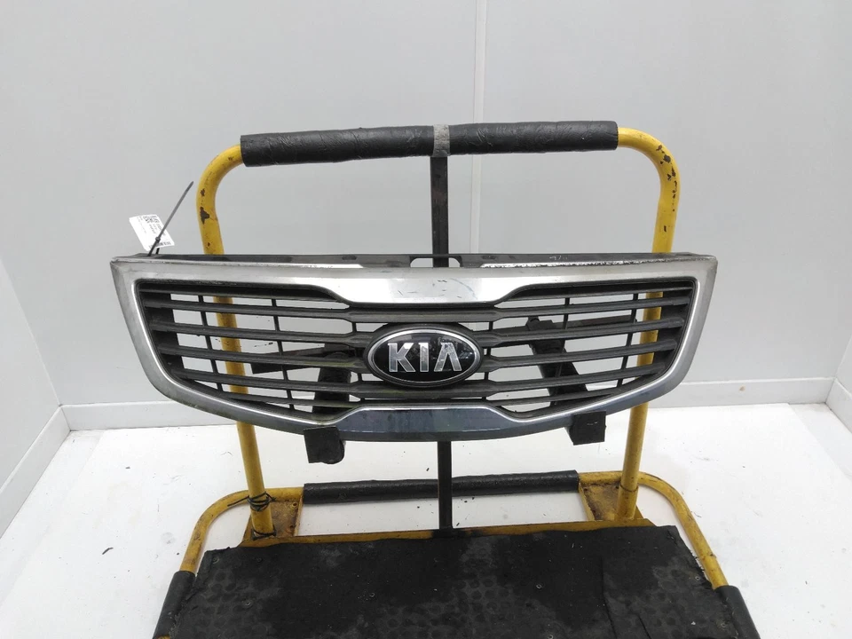 KIA SPORTAGE Mk3 Front Grille Centre Assy 2010-2016   - Image 2 of 4