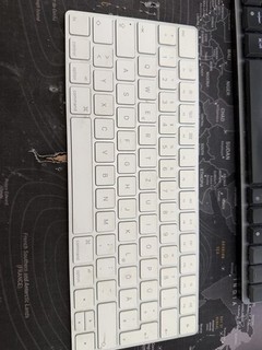 Apple Magic Keyboard Bluetooth Tastatur Silber/Weiß Deutsch (MLA22D/A)