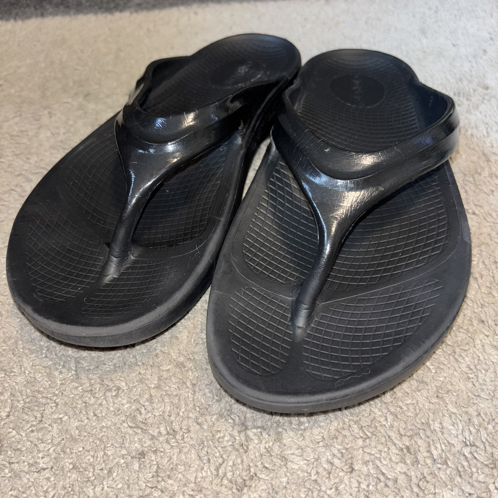 Oofos Women’s 10 Black Sandals / Flip Flops