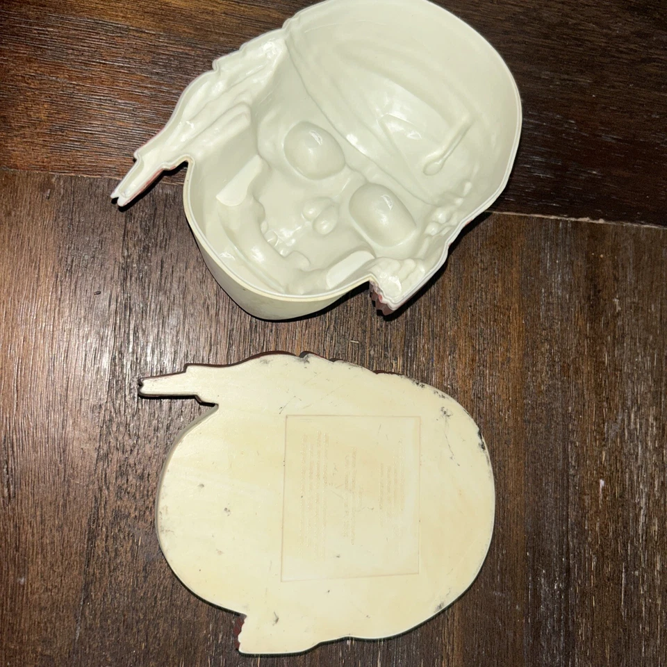 Rare Pirates Of The Caribbean Plastic Skull Case ONLY 2007 - Image 2 of 2