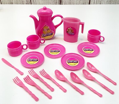 バービーBarbie食器セット　ヴィンテージ プレート　ピンクUSA Barbie Children's Tea Set Pitcher Cups Plates Utensils Vintage