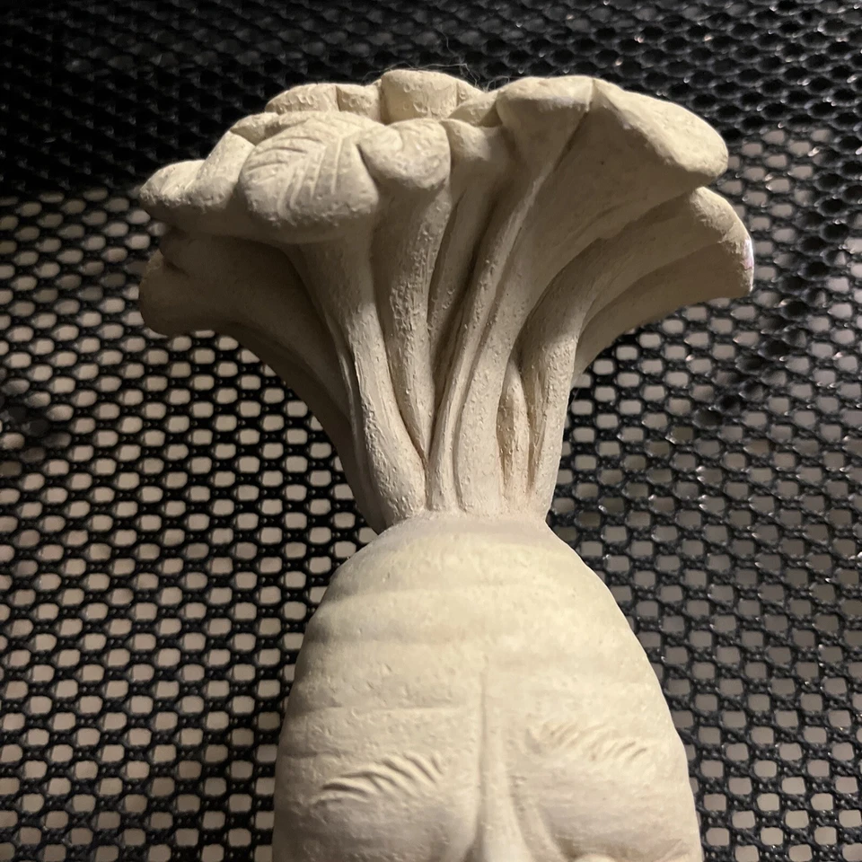 CARRUTH Studio Carrot Anthropomorphic Cement Bunny Bait Garden Wall Art 2005 - Image 3 of 4