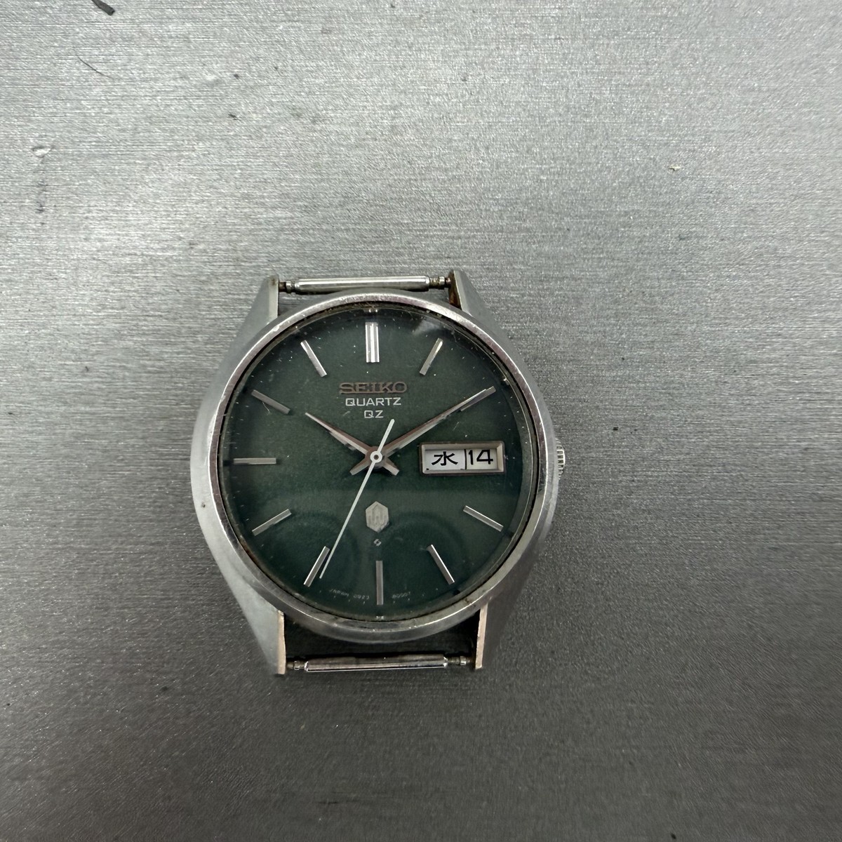 Seiko QZ Quartz Watch Men 36mm Green Dial Silver Tone Daydate 0923