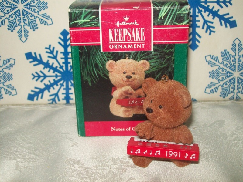 HALLMARK NOTES OF CHEER 1991 CHRISTMAS KEEPSAKE ORNAMENTS KEYBOARD BEAR