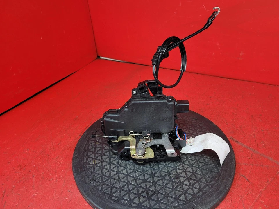 VOLKSWAGEN GOLF REAR RIGHT DOOR LOCK CATCH ACTUATOR SOLENOID 2001 - Image 4 of 4