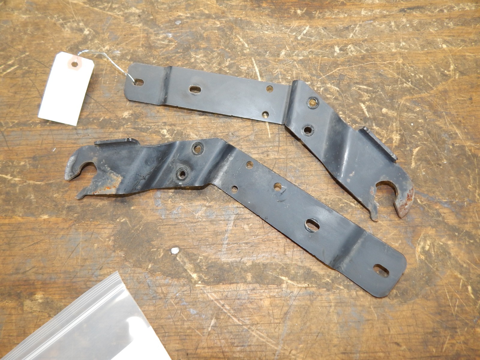 John Deere Hood Hinges X300 X320 X304 X324 X500 X520 X540 M165216, M165215