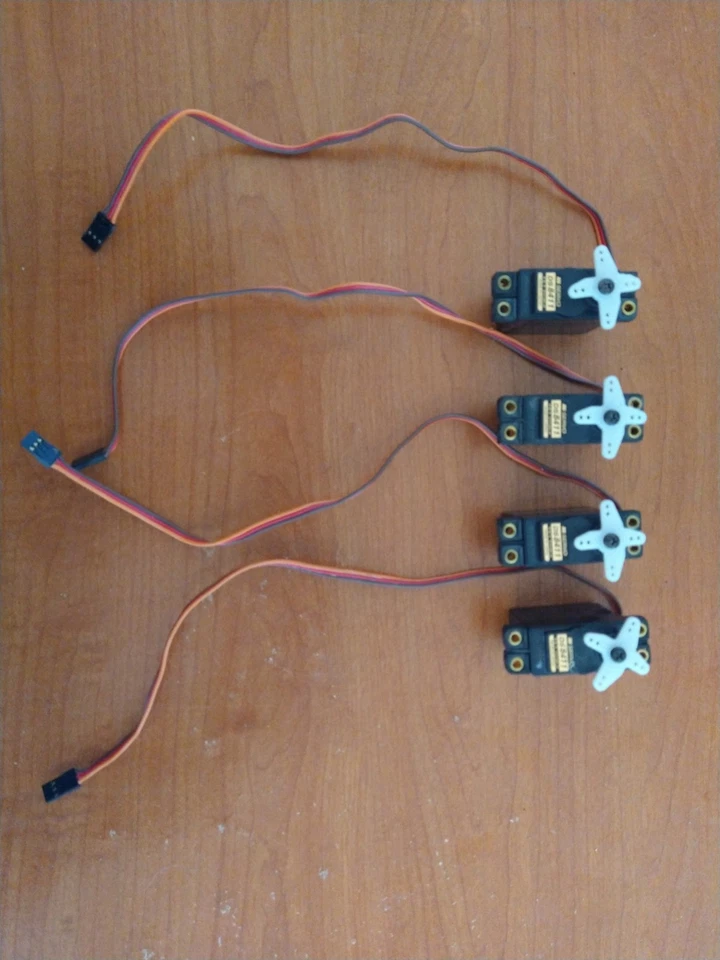 JR DS 8411 Servo  ( Very Low Time ) Quantity 4  - Image 2 of 3