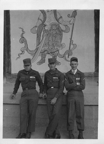 Vintage 1960 Tongdosa Temple Photo 7th Division South Korea Pretty US Soldiers