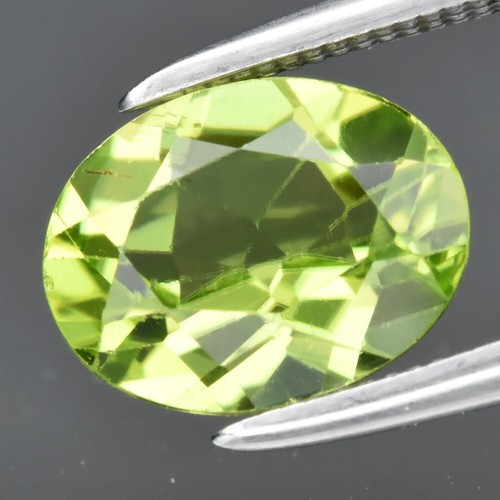 1.74ct 8.5x6.7mm VS Oval Natural Untreated Green Peridot Gemstone, Pakistan