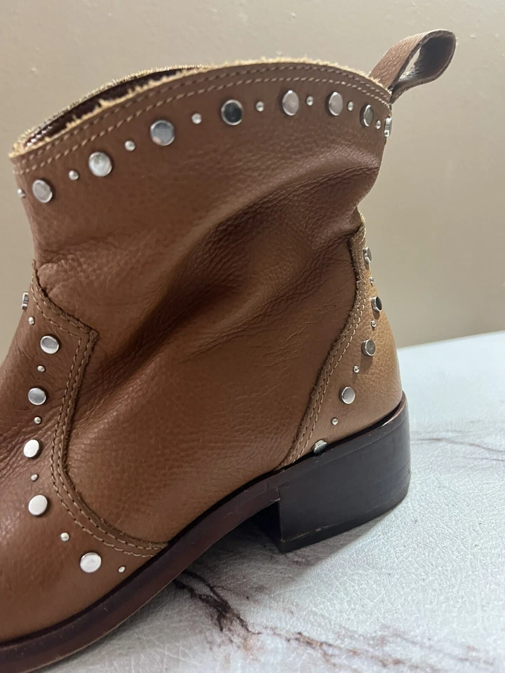 Dolce Vita Botines Cuero Marrón Claro Tachonado Tacón Bloque Talla 7.5 Foto 2 de 4