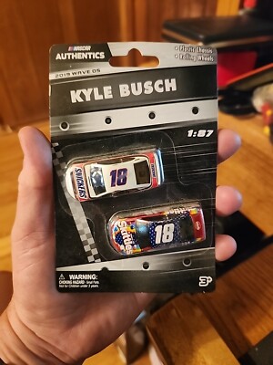 NASCAR Authentics KYLE BUSCH #18 Skittles & Snickers 2019 Wave 05 Scale 1:87 NEW
