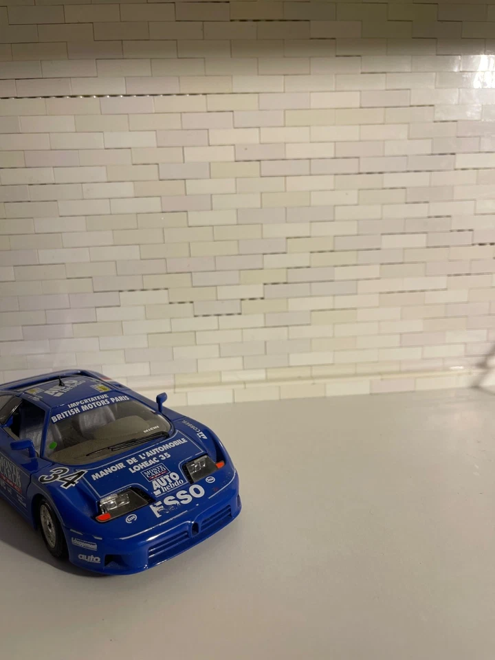 lotto 2 modellini scala 1:24, bugatti 11gb, jaguar xj220 - Immagine 2 di 4