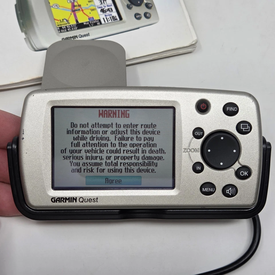 GARMIN QUEST GPS VEHICLE NAVIGATION SYSTEM BUNDLE W/ MANUAL AND POWER CRADLE - Image 2 of 4