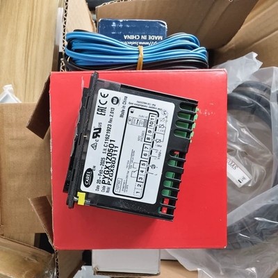 1pcs New CAREL PYGX1Z0501 PZGXS0J111 Temperature controller