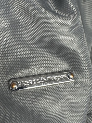 Mochila de nailon Rebecca Minkoff masilla plateada bolsillos medianos con cremallera Nordstrom - Imagen 21 de 24