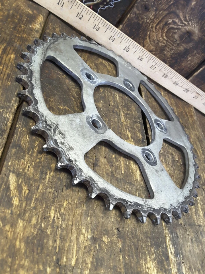 Piñón trasero Suzuki SV650S SV650 2009 09 45 dientes Foto 3 de 4