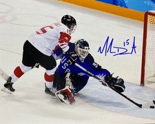 MELODIE DAOUST (5) Team Canada Autographed 8x10 Photo