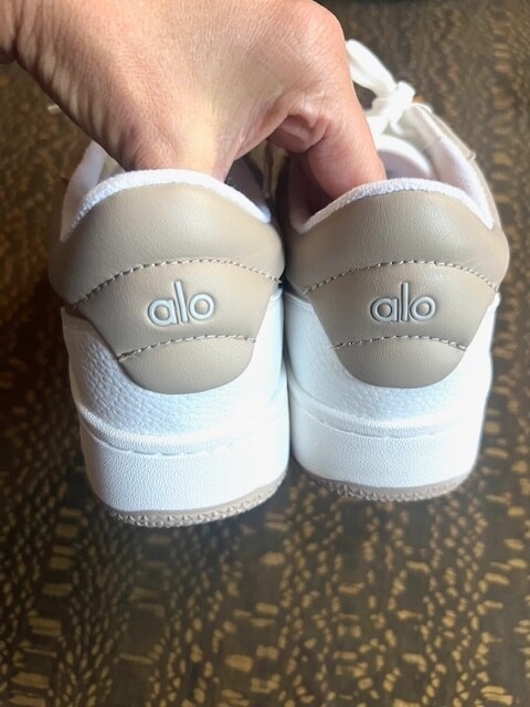 【関送込】* Alo Yoga * Recovery Mode Sneaker スニーカー Alo Recovery Mode Sneaker - Gravel/White | Alo Yoga