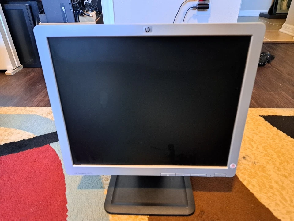 HP Compaq LE1711 17-inch LCD Monitor used. Excellent Condition - Image 2 of 4