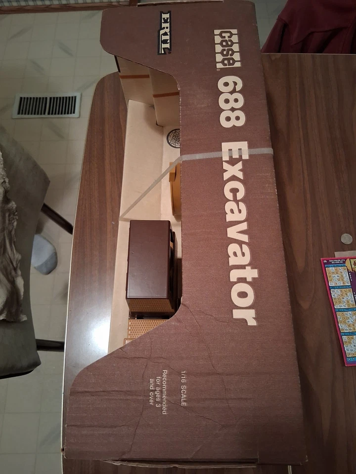 Estojo ERTL 688 Escavadeira Die-Cast Colecionadores Brinquedo na Caixa Ótimo para Exibição - Imagem 4 de 4