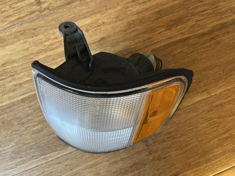 92-97 Isuzu Trooper Delantero Izquierdo LF LH Driver Luz Esquina Lente Lámpara LADO DEL CONDUCTOR Foto 2 de 4