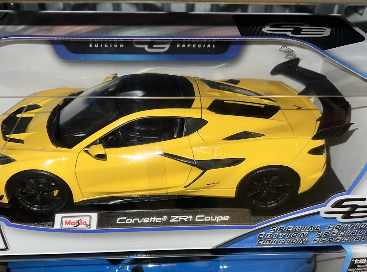 New Maisto Special Edition Corvette ZR1 Coupe Yellow - 1:18 Scale Die Cast