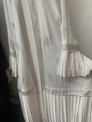 Abaya bianco aperto con sciarpa - Foto 6 di 6