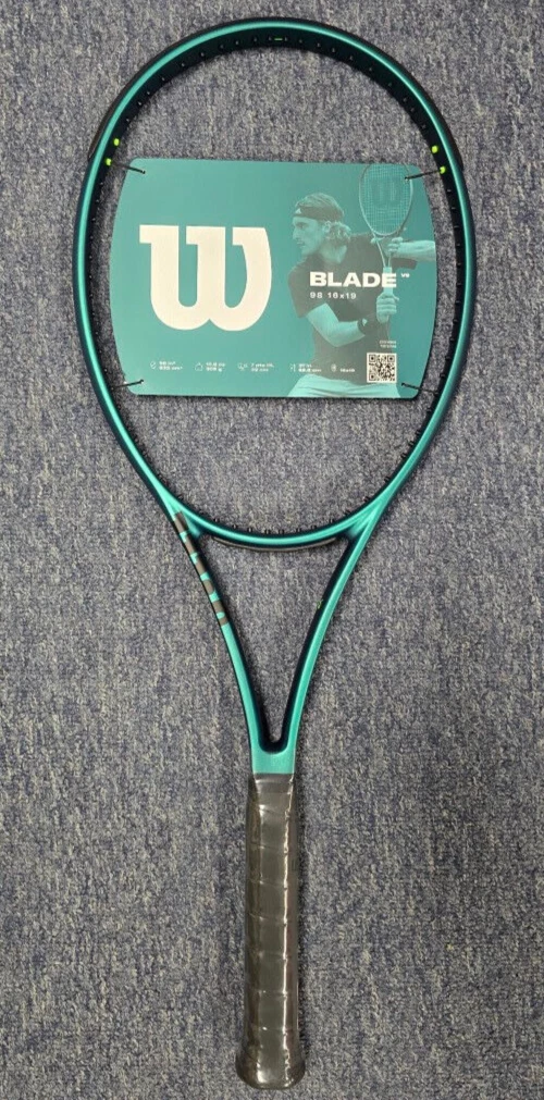 Wilson Blade 98 (16x19) v9 Tennis Racquet