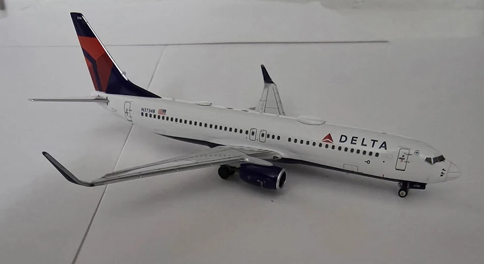 NG Models 1:400 Scale Delta Airlines Boeing 737-800 Model (N3734B) - Image 2 of 4