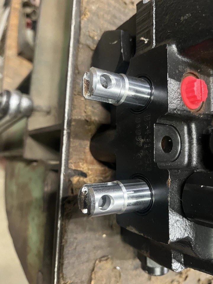 OEM Nueva válvula de control de stock antiguo se adapta a minicargadora Case 60xt 70xt ¡AUTOIVELANTE!! Foto 3 de 4