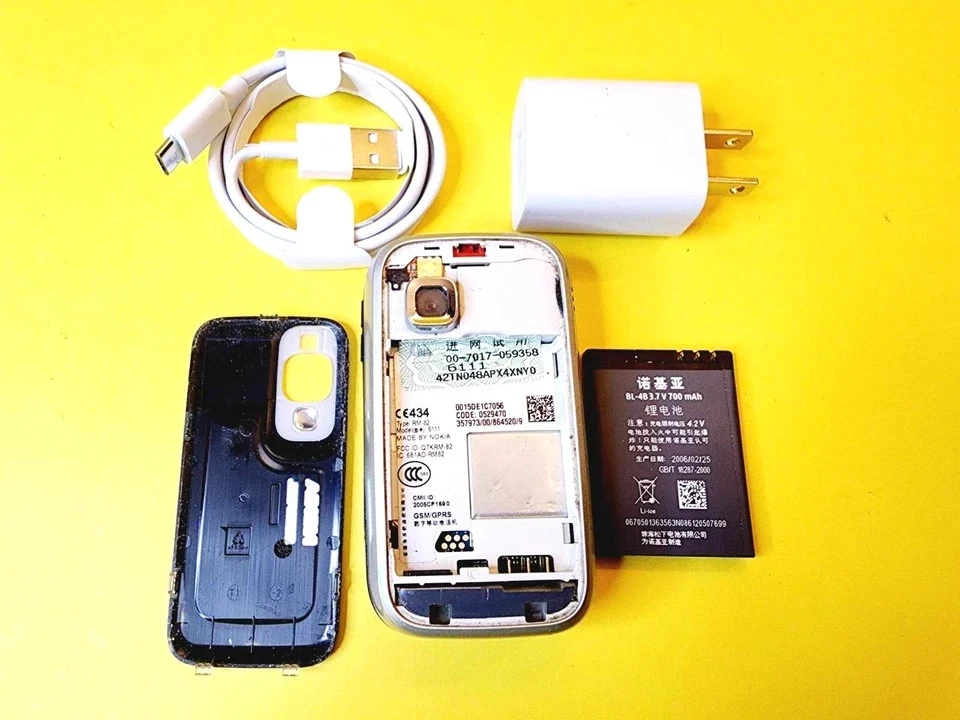 NOKIA 6111 RM-82 GSM 2G SLIDER CELL PHONE 1.8" 1.0MP 23MB BLUETOOTH RADIO BLACK - Image 3 of 4