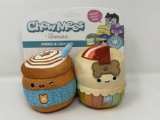Nuevo con etiquetas Juego de 2 Squishmallows ChewMees Perro Chirridos Juguetes Deeku & Lou Lou