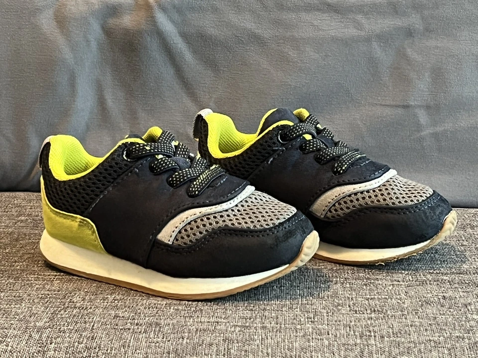 Zapatillas Ligeras Niño Talla 6 US (excelente estado) Foto 3 de 4