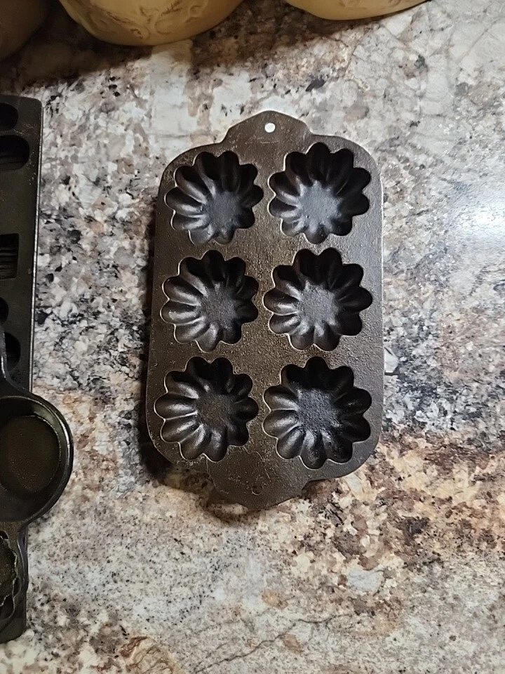 Vintage Cast Iron, Turks Head Muffin Pan, 6 Slot Restored