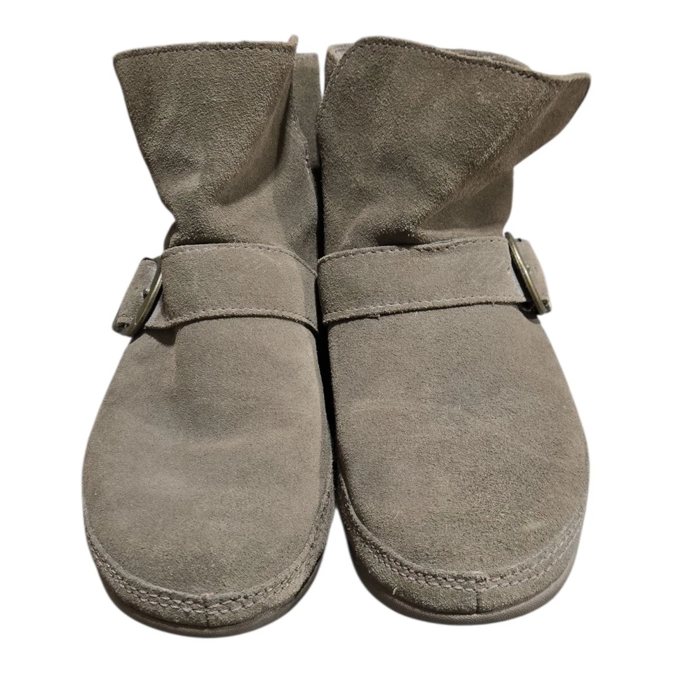 Botas de tornozelo Fitflop camurça acastanhada com fivela femininas tamanho 8 - Imagem 2 de 4