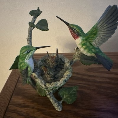 Danbury Mint ''Spring Arrivals'' Nest Bird Figurine by Bob Guge Hummingbirds